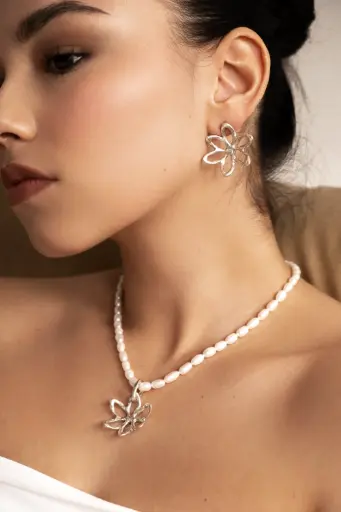 'BEAUTY' Earrings